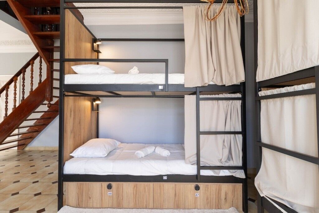 1 chambre, coffres-forts dans les chambres, fer et planche à repasser