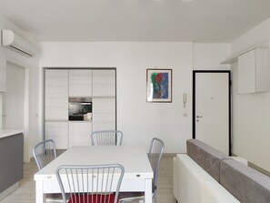 City Apartment | Living area | Flat-screen TV - Modern Flat - via Crimea 25 (Milan)