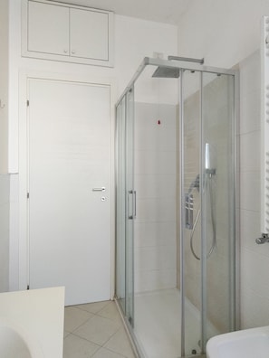 City Apartment | Bathroom | Hair dryer - Modern Flat - via Crimea 25 (Milan)