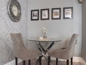Dining - 1 bedroom accommodation in Whitby (Whitby)
