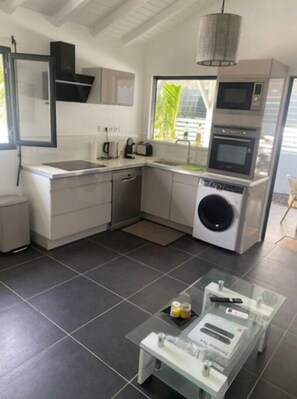 Dishwasher, blender, cookware/dishes/utensils, ice maker - Gîte Colin Prestige (Petit-Bourg)