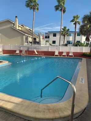 Piscine extérieure, piscine chauffée