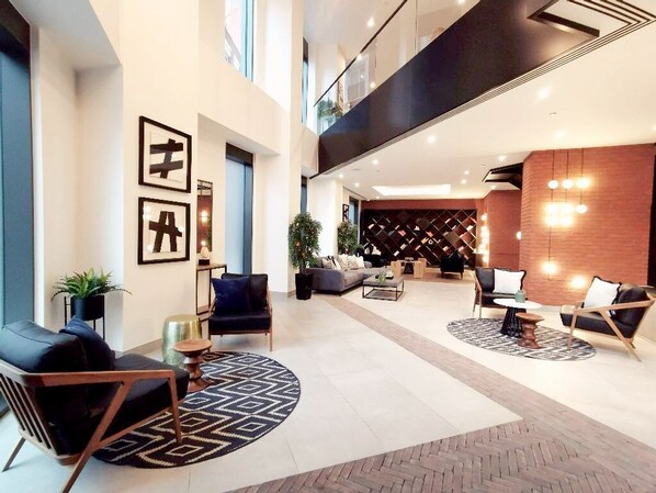 Reception - Luxury apartment in central London with private balcony (London)