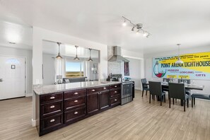 Dining - Point Arena Lighthouse - Assistant Keeper's House 4 (Point Arena)