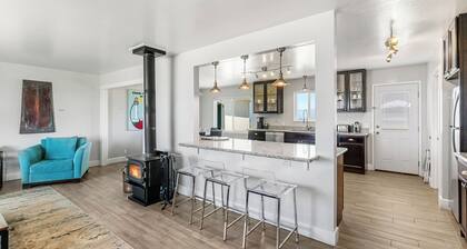 Point Arena Lighthouse - Assistant Keeper's House 4