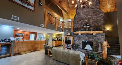 Pine Peaks Lodge & Suites