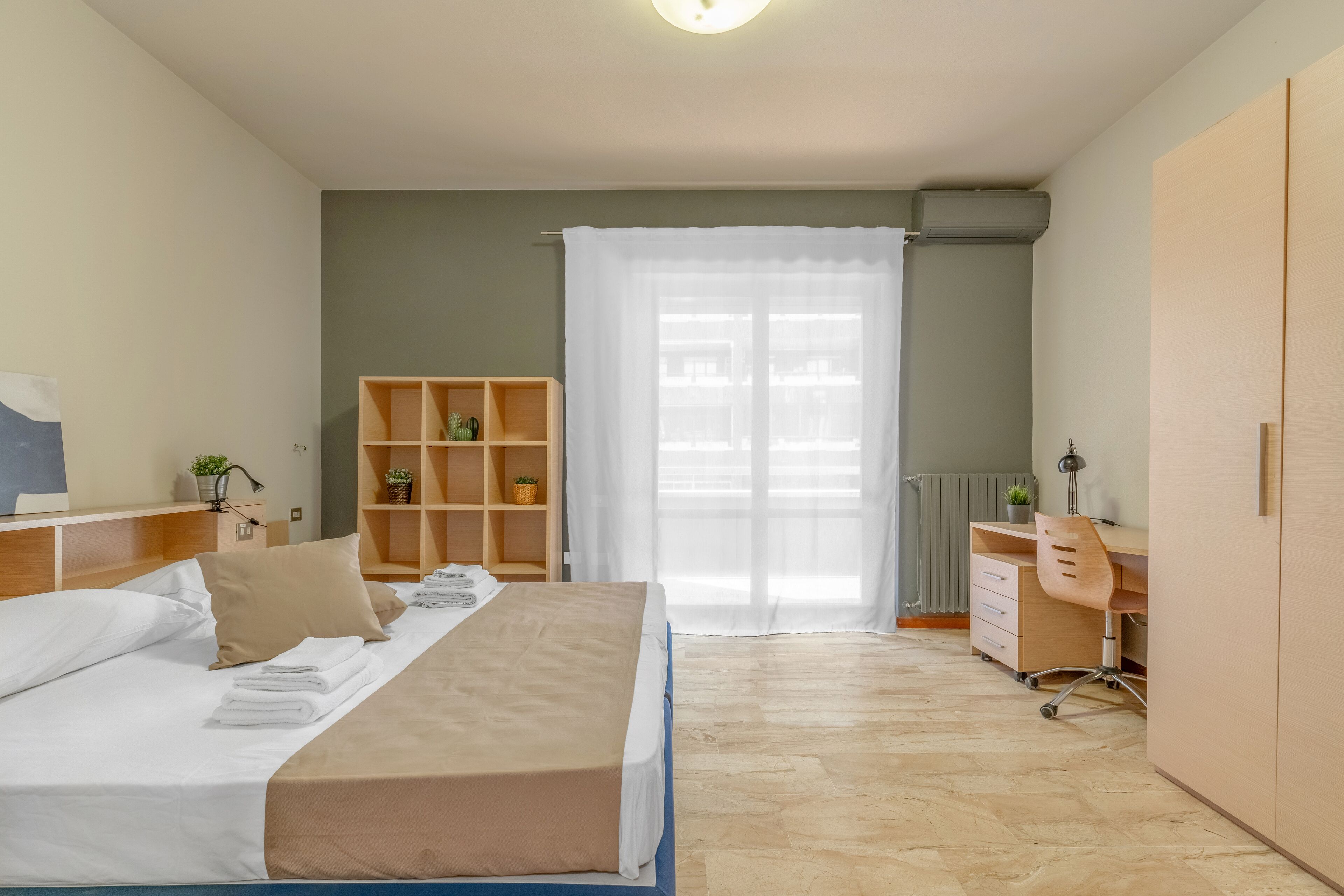 Standard Studio | Free WiFi, bed sheets