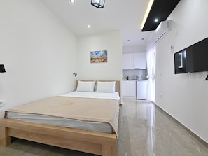 Comfort Studio | Free WiFi - Lux Dam Apartments (Bar)