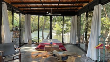 1 bedroom, bed sheets