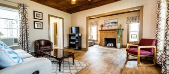 Charming/Cozy 2 BR 1 Bath steps from downtown.

