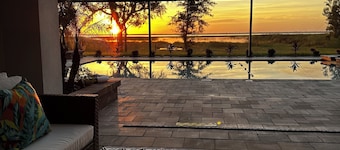 Amazing Mansion on Toho