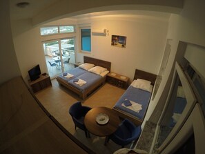 Basic Studio, Sea View