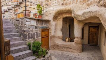 Schallisolierte Zimmer, Babybetten, kostenloses WLAN, Bettwäsche