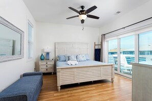 3 bedrooms, desk, iron/ironing board, travel cot - Ocean View, 3-Min Walk to Beach, Game Room, 4 Car Prkng (Kure Beach)