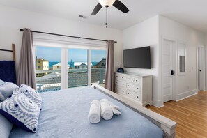 3 bedrooms, desk, iron/ironing board, travel cot