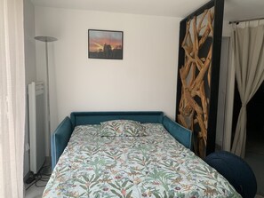 1 bedroom, iron/ironing board, travel cot, free WiFi
