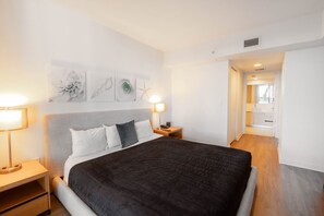 1 bedroom, desk, iron/ironing board, WiFi - BeachWalk 1B/1B Apmt Amazing View (Hallandale Beach)