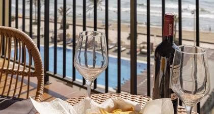 A (VA068) TH Port Saplaya con vistas al Mar.