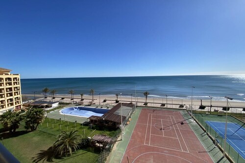 A (VA068) TH Port Saplaya con vistas al Mar.