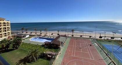 A (VA068) TH Port Saplaya con vistas al Mar.