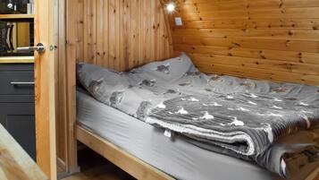 1 bedroom, bed sheets