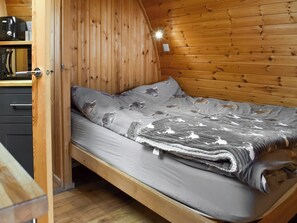 1 bedroom, bed sheets