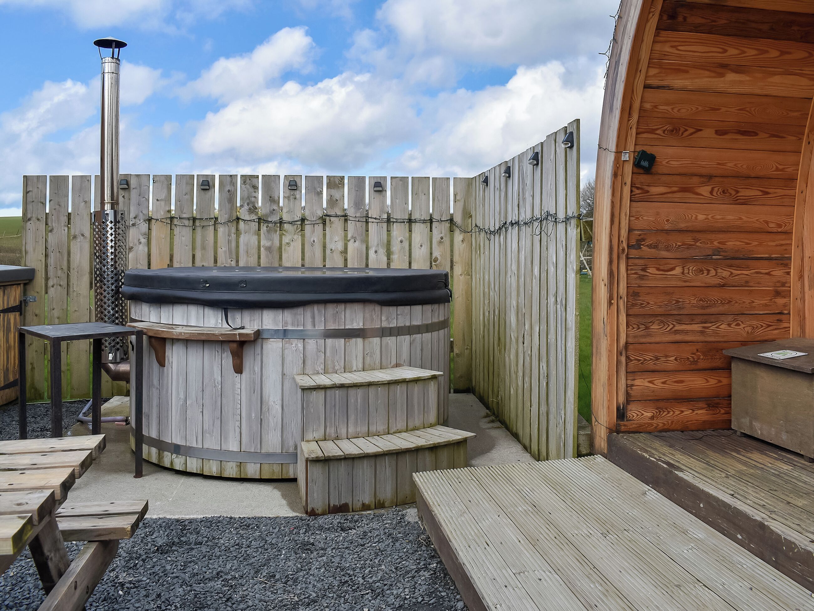Outdoor spa tub