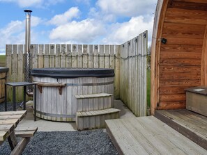 Outdoor spa tub - 1 bedroom accommodation in Corney, near Millom (Corney, near Millom)