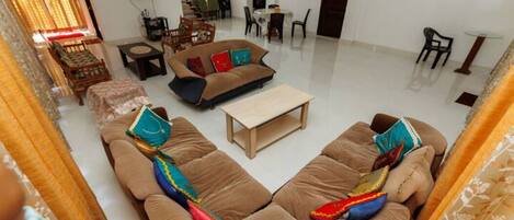 Deluxe Villa | Living area