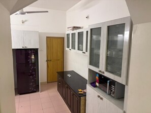 Cookware/dishes/utensils - Gintara Beachstay (Udupi)