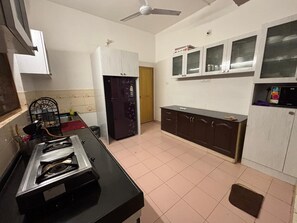 Cookware/dishes/utensils - Gintara Beachstay (Udupi)