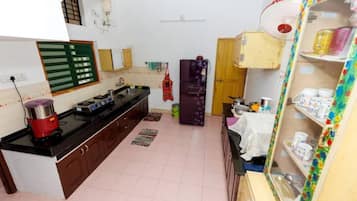Deluxe Villa | Private kitchen | Cookware/dishes/utensils