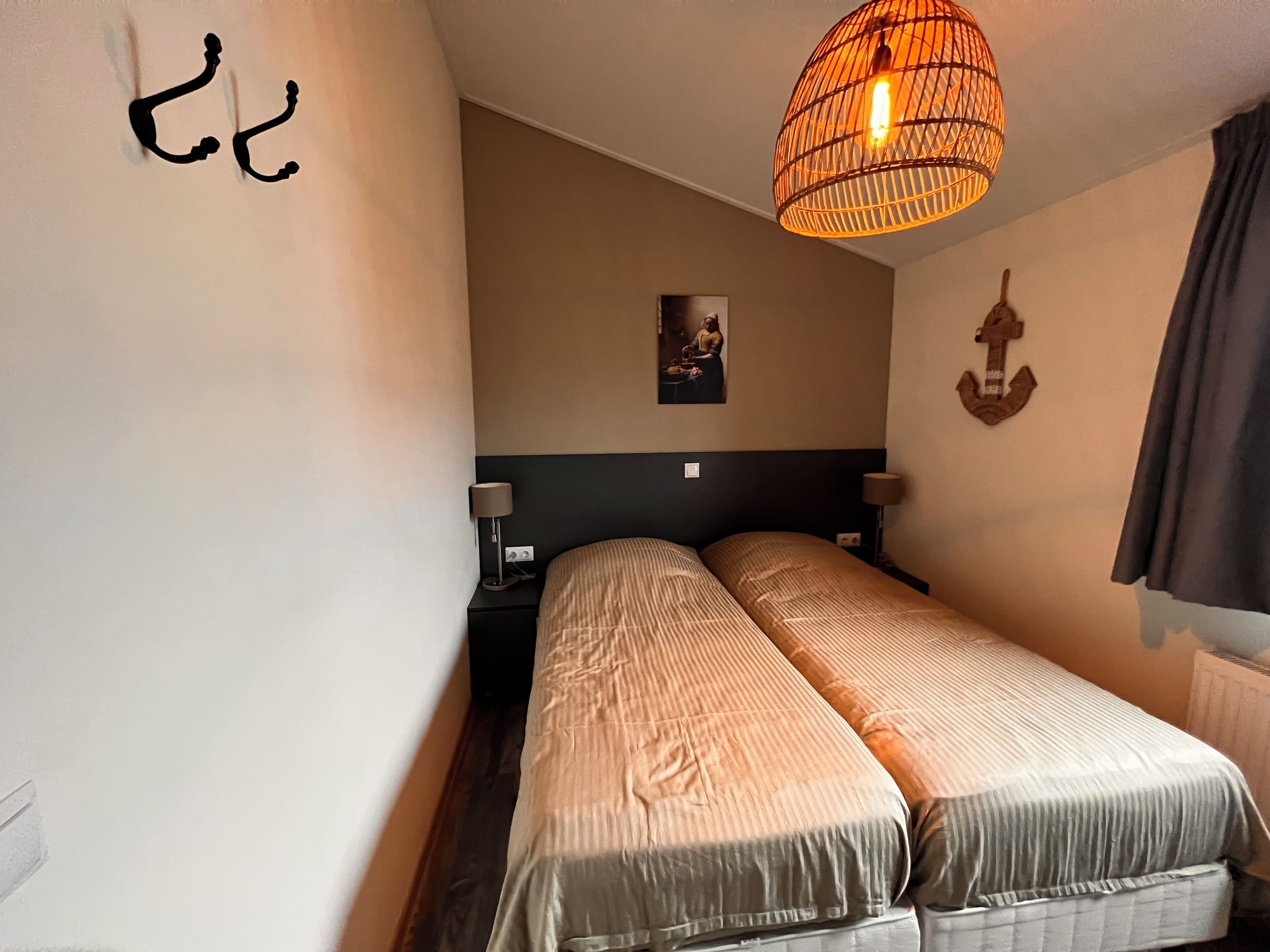 2 bedrooms, iron/ironing board, WiFi, bed sheets