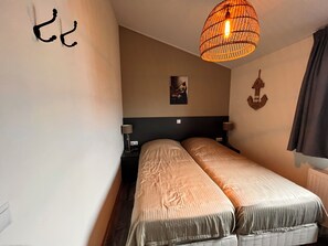 2 makuuhuonetta, silitysrauta/-lauta, Wi-Fi, vuodevaatteet