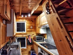 Fridge, oven, dishwasher, coffee/tea maker