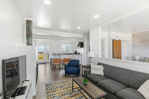 TV, fireplace, DVD player, books