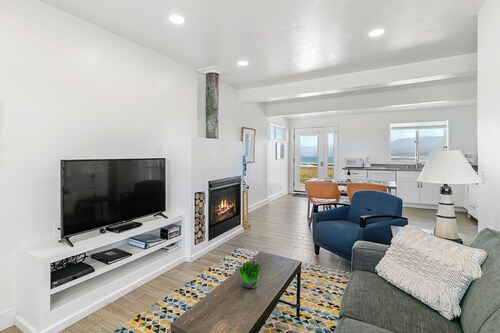 Point Arena Lighthouse - Keeper's Apartment