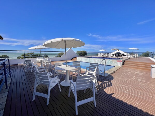 2 piscinas al aire libre