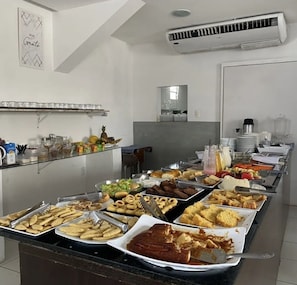 Frukostbuffé varje dag mot avgift