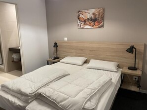 WiFi, bed sheets