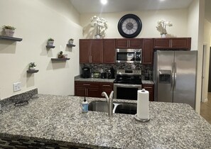 Fridge, microwave, oven, stovetop - Welcome to our cozy and stunning pool house retreat! (Cape Coral)