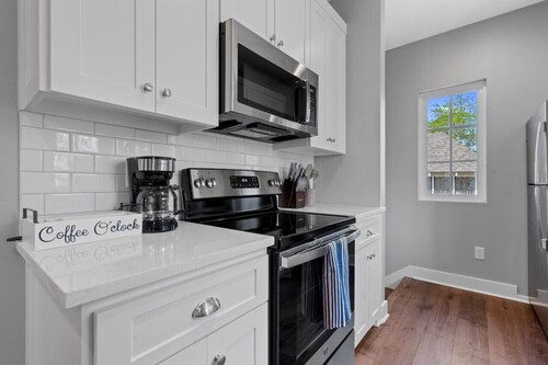 Luxury Retreat in Hillcrest!