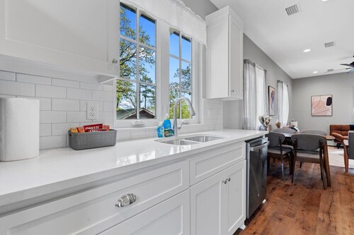 Luxury Retreat in Hillcrest!