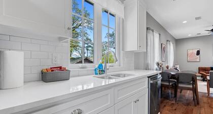 Luxury Retreat in Hillcrest!