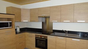 Fridge, microwave, oven, dishwasher - Wifi, 350m from ski lifts, 1st floor, view village, balcony, parking, 45m², Les Gets (Les Gets)