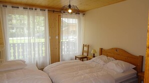 1 bedroom, WiFi - Wifi, 350m from ski lifts, 1st floor, view village, balcony, parking, 45m², Les Gets (Les Gets)