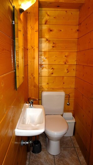 Bathroom - 350m from resort center, 1st floor, terrace, fireplace or stove, parking, tv, 110m², Les Gets (Les Gets)