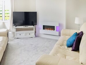Fireplace - 3 bedroom accommodation in Perranporth (Perranporth)