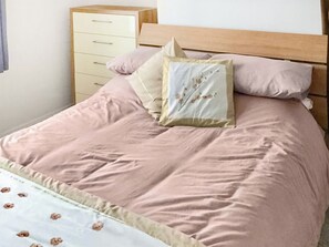 3 bedrooms, free WiFi, bed sheets - 3 bedroom accommodation in Perranporth (Perranporth)