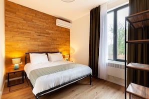 3 bedrooms, in-room safe, travel crib, free WiFi